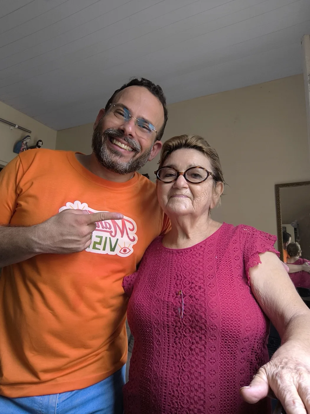 Um momento de proximidade no atendimento da Mandacá