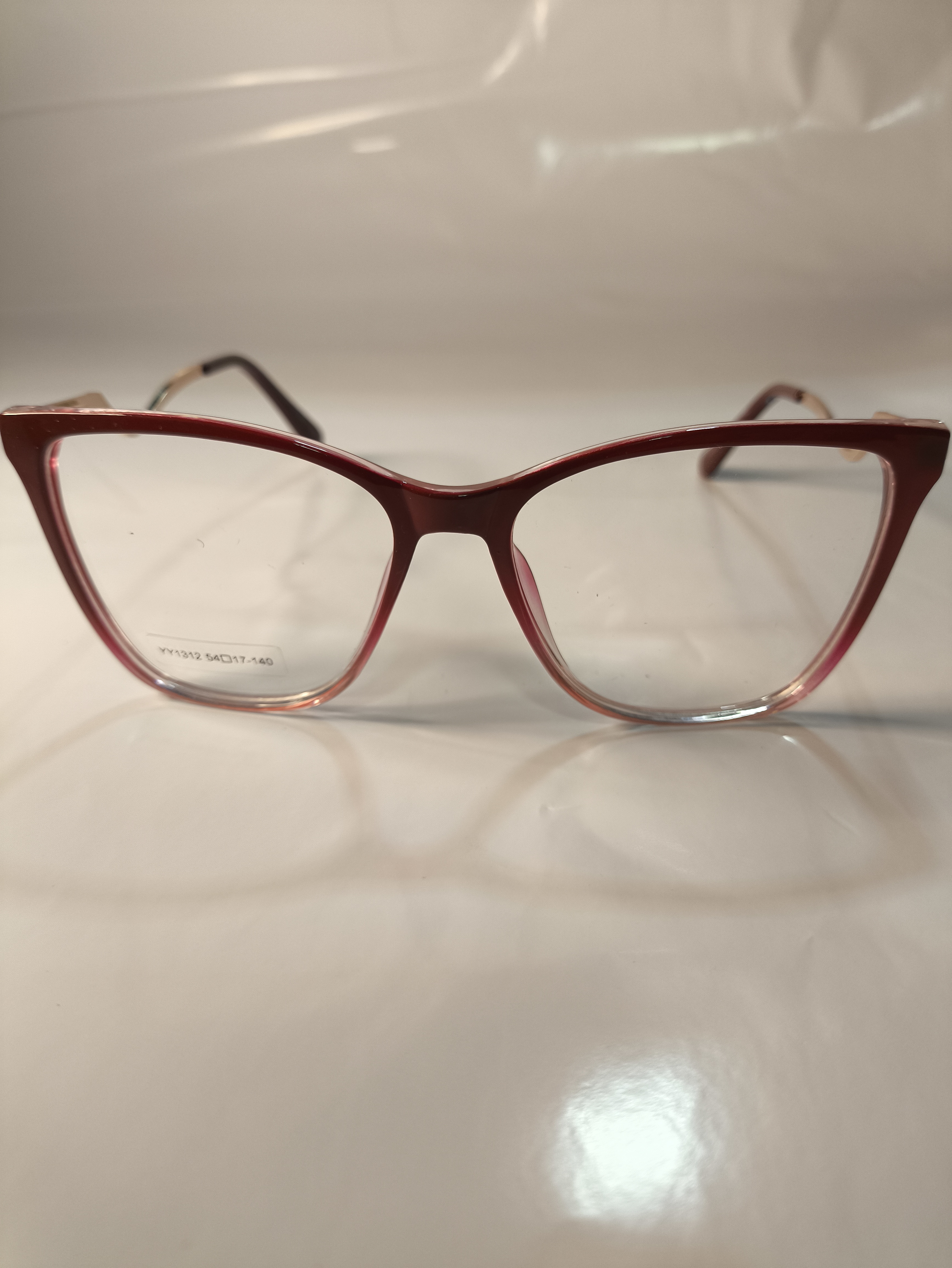 Armação estilo cat eye com degradê elegante